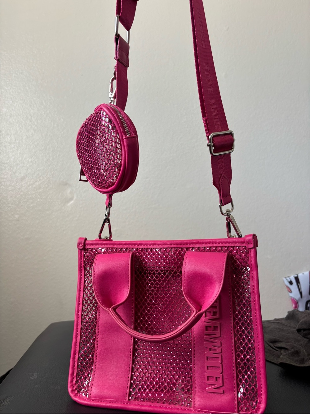 Steve Madden Bright Pink Mesh Tote Bag - Picture 3 of 9